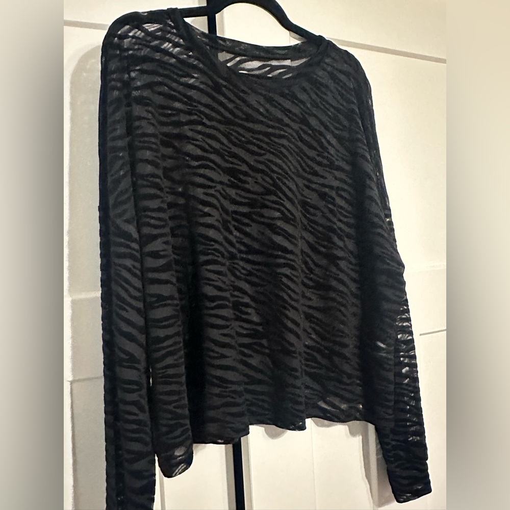 Boutique layering tee size 2xl